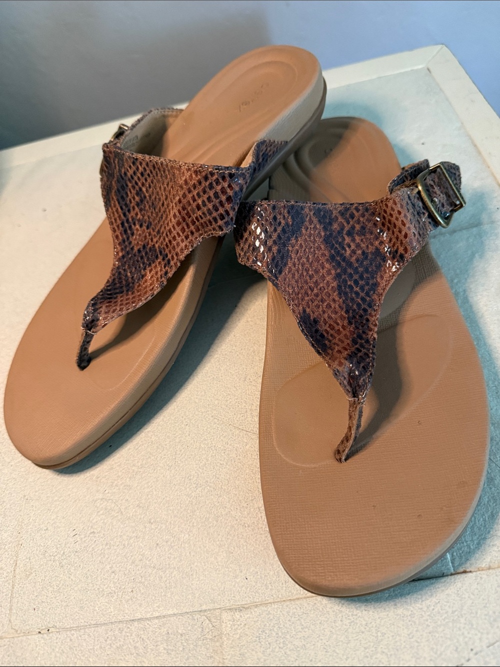 Aetrex Rita Adjustable Thong Sandals Brown Snake Print Orthotic Size 38 US 7.5-8 - Picture 9 of 9